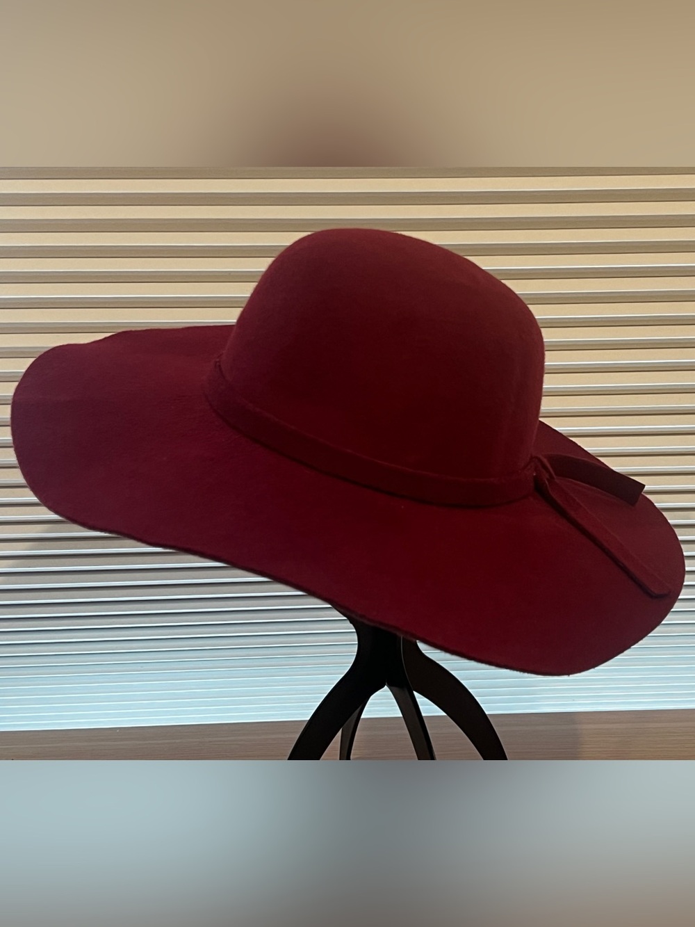 Women’s crimson cranberry red floppy felt hat with wide brim